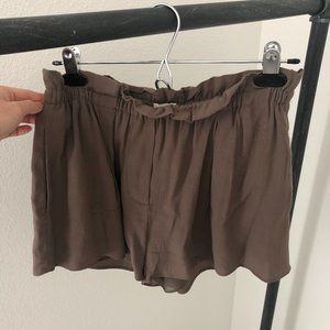 Aritzia Wilfred Montrogue Shorts in Taupe Brown, Size Small